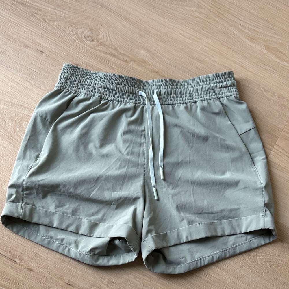 lululemon short size small green color